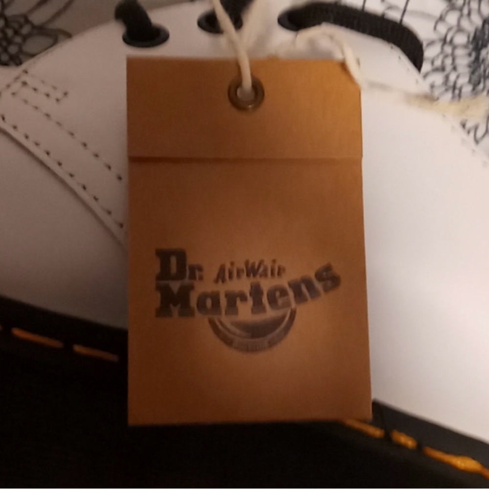 NEW DR. MARTENS 1461 SMOOTH
LEATHER PLATFORM UNISEX
SHOES - WHITE - US 10/W 9/M - Picture 3 of 6